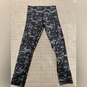 Zyia zipper pocket light and tight leggings